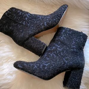 H&M TEXTURED BLOCK HEEL BOOT  39